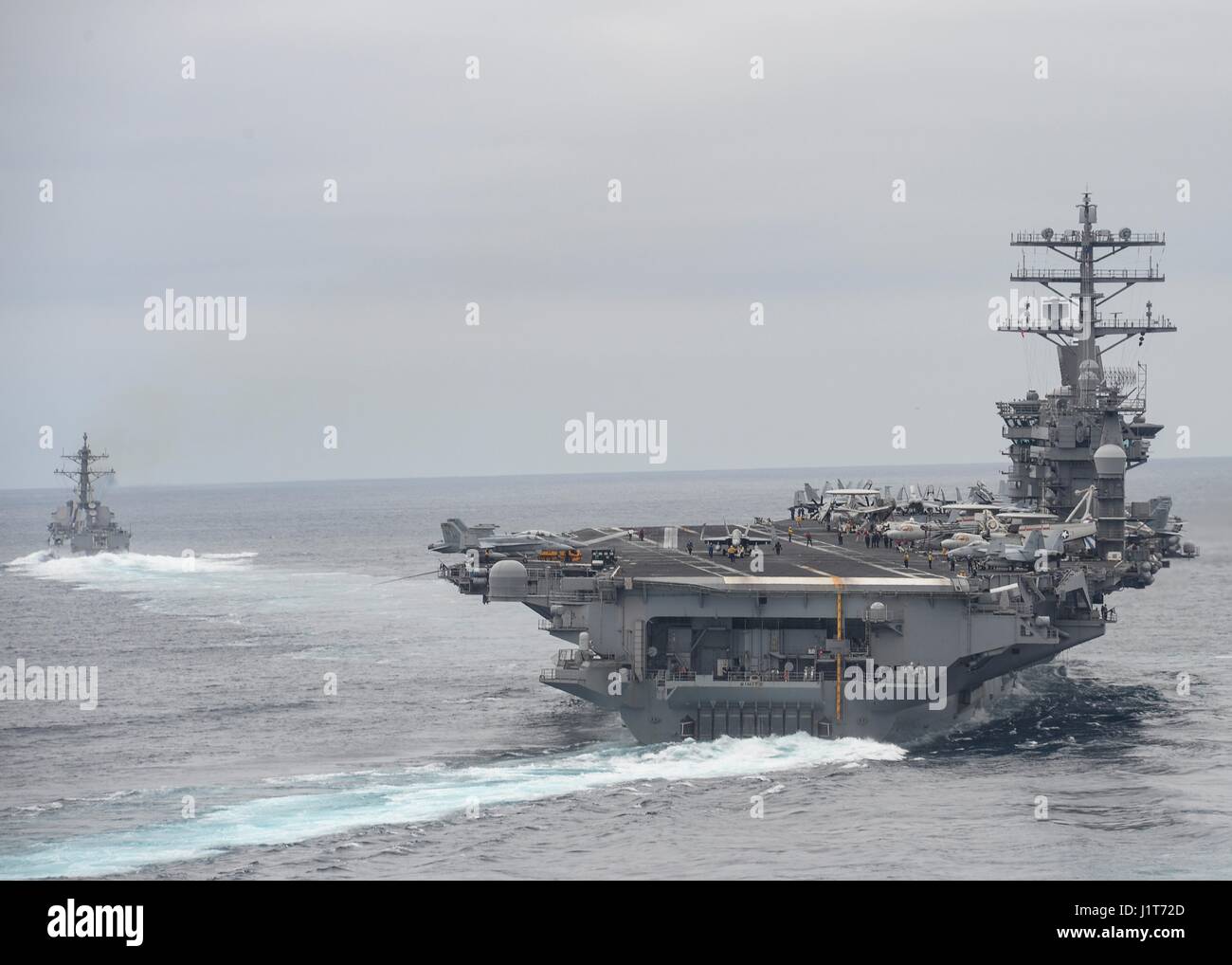 Gli Stati Uniti Nimitz Navy-class portaerei USS Nimitz durante le operazioni 3 aprile 2017 nell'Oceano Pacifico. Foto Stock