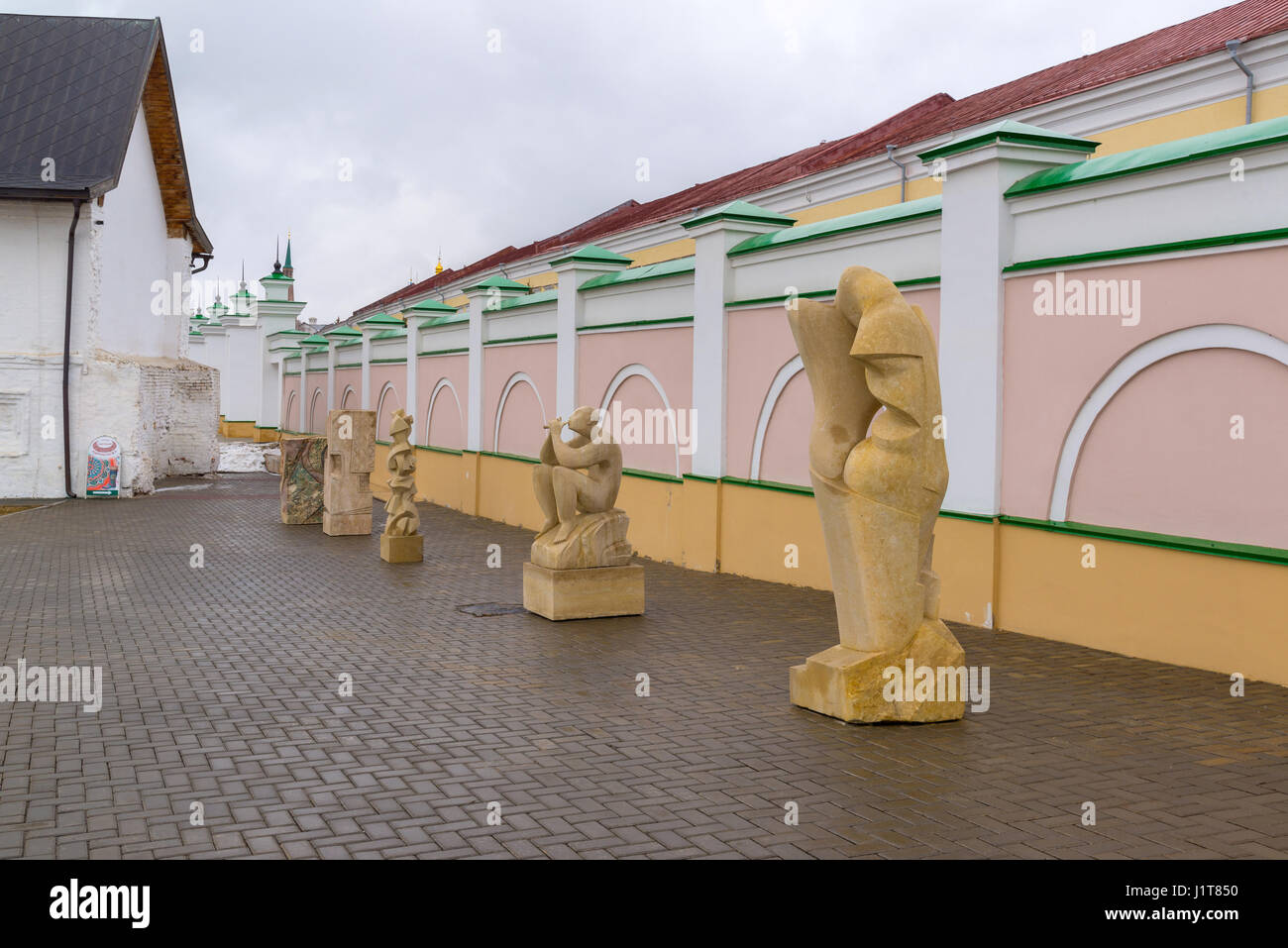 Kazan, Russia - marzo 26.2017. La melodia di pietra - un simposio internazionale di scultura nel Cremlino Foto Stock