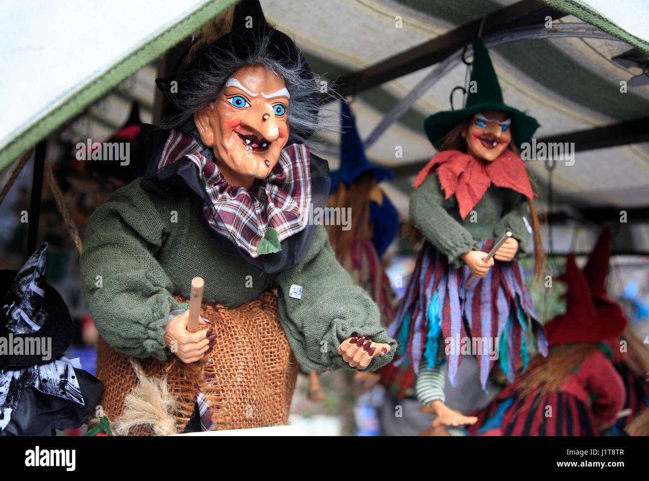 Streghe come Souvenir, Wernigerode, Sassonia-Anhalt, Germania, Europa Foto Stock