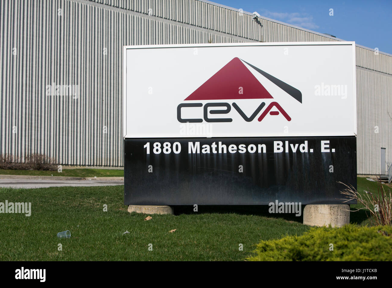Un segno del logo al di fuori di una struttura occupata dalla CEVA Logistics a Mississauga, Ontario, Canada, il 16 aprile 2017. Foto Stock