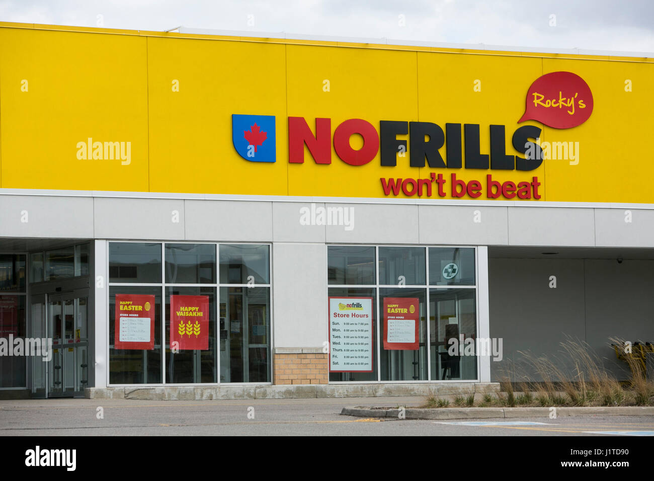 Un logo segno esterno di una senza fronzoli drogheria store retail in Mississauga, Ontario, Canada, il 16 aprile 2017. Foto Stock