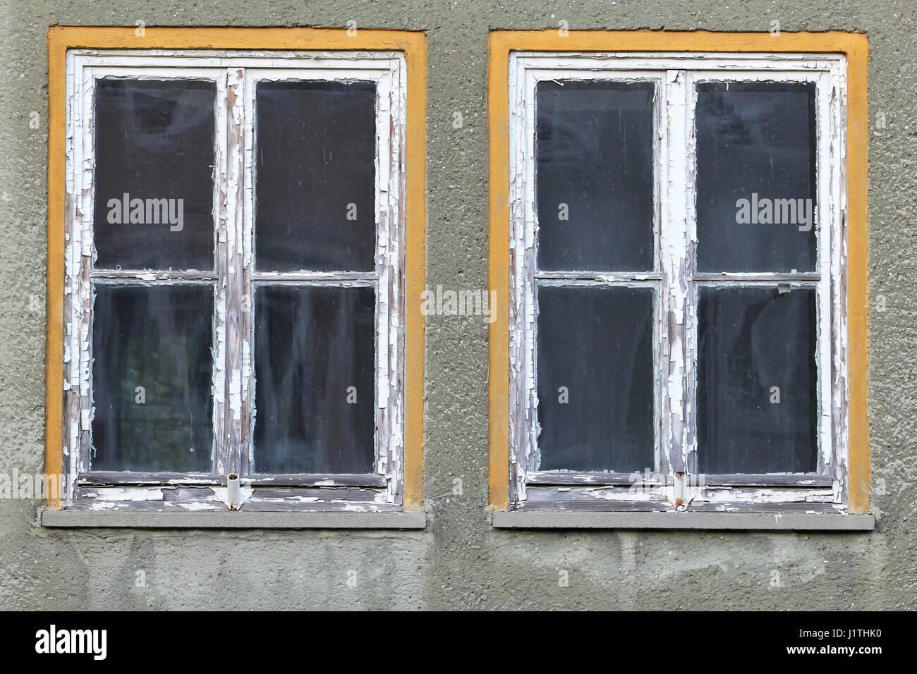 Windows di un vecchio edificio Foto Stock