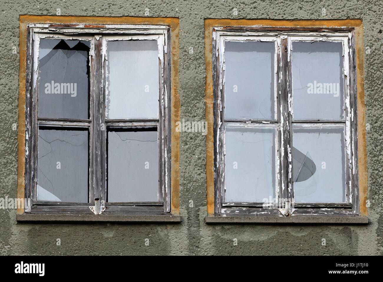 Windows di un vecchio edificio Foto Stock