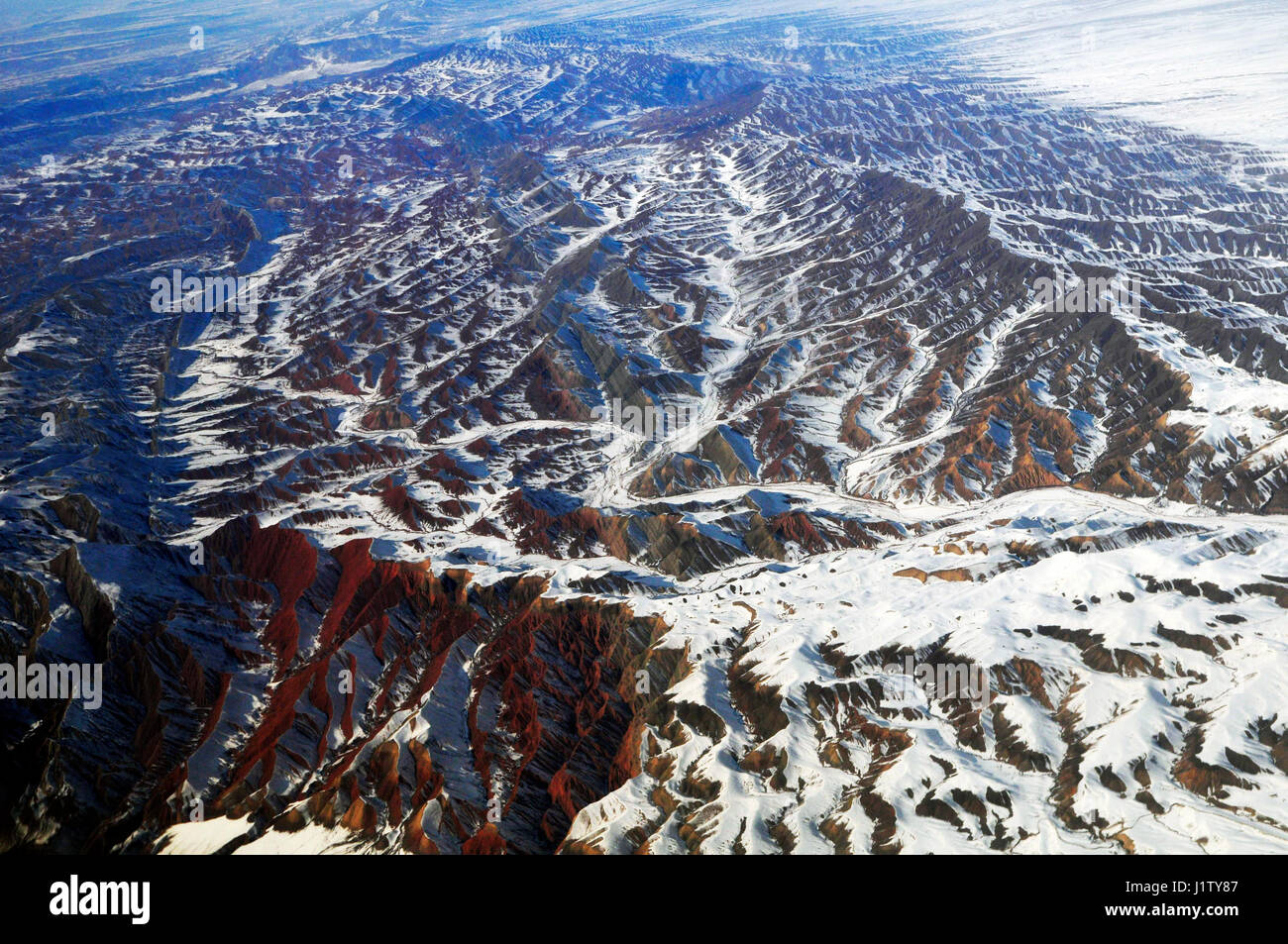 Spettacolari vedute aeree del Tian Shan mountain range in Xinjiang, Cina. Foto Stock