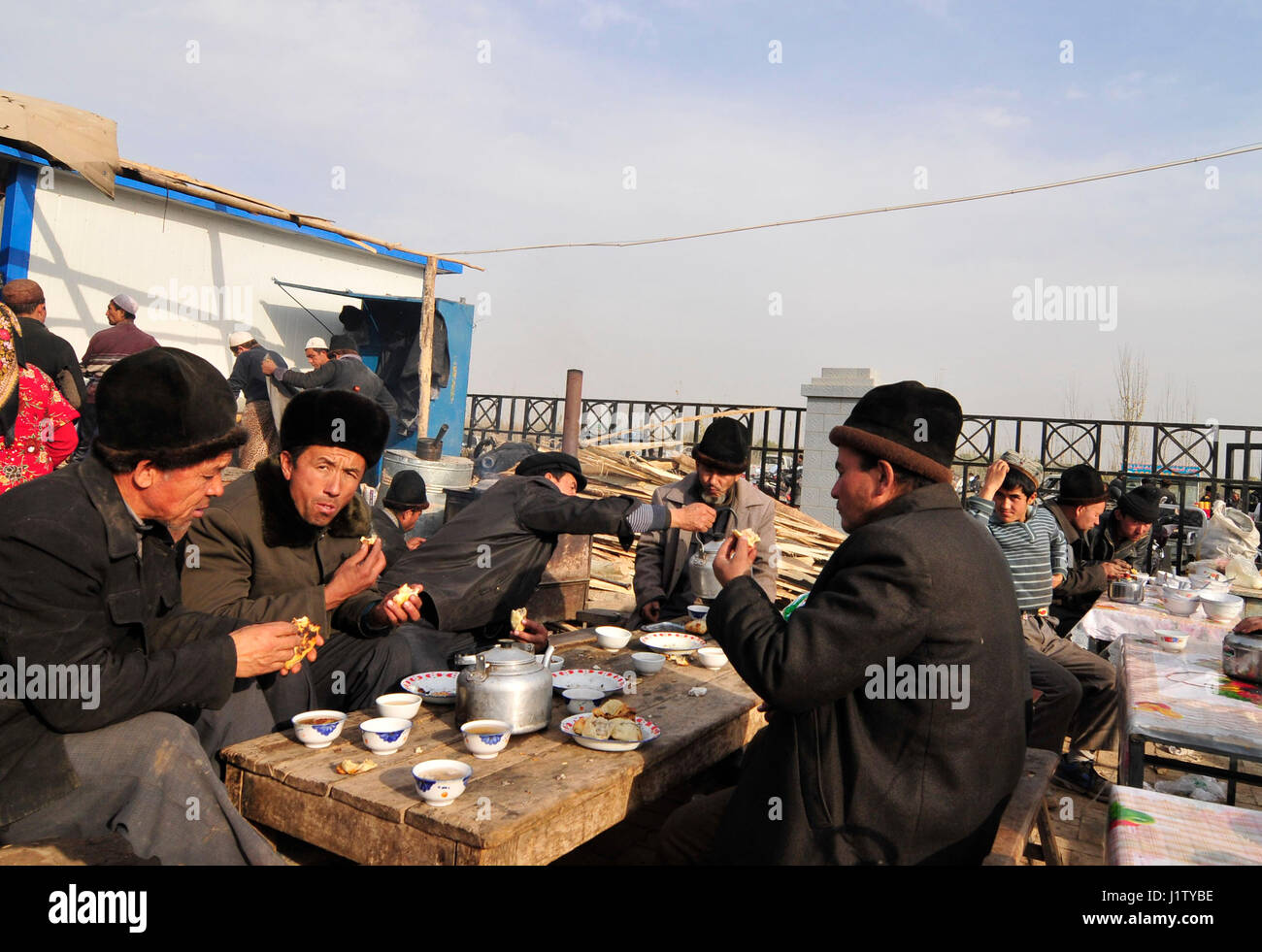 Un tradizionale Uyghur tea house che serve tè e Samsa. Foto Stock