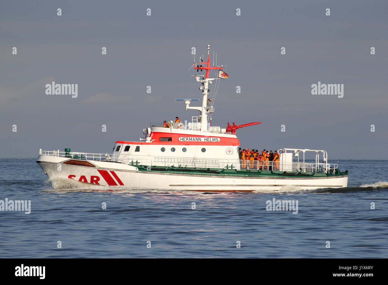 SAR DGzRS cruiser HERMANN HELMS sul fiume Elba. Il DGzRS è responsabile per la ricerca e il salvataggio in tedesco le acque territoriali. Foto Stock