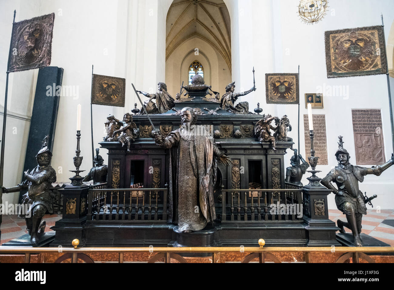 Munich-Bavaria-Germania. Marzo 29, 2017. Il cenotafio di Imperatore Ludovico IV da Hans Krumpper en la Catedral de Monaco di Baviera (Frauenkirche di Monaco) Foto Stock