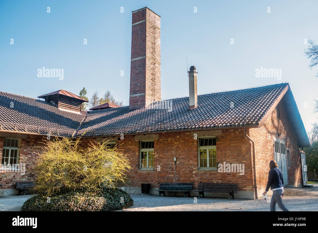 Dachau, Baviera, Germania.- 28 marzo 2016. Edificio del crematoriums e la camera a gas del campo di concentramento di Dachau. Foto Stock