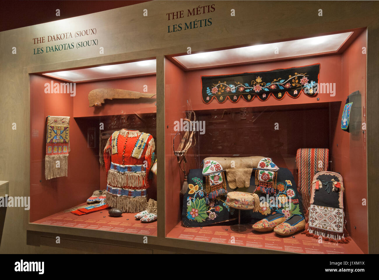 Abbigliamento di Dakota nativo Sioux e Metis Manitoba Museum Winnipeg Manitoba Canada Foto stock Alamy