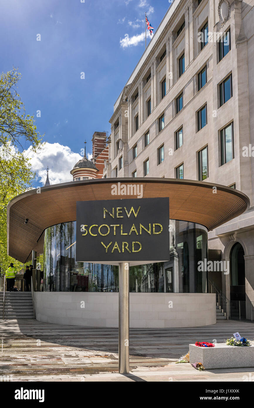 New Scotland Yard sul terrapieno di Londra a Londra Foto Stock
