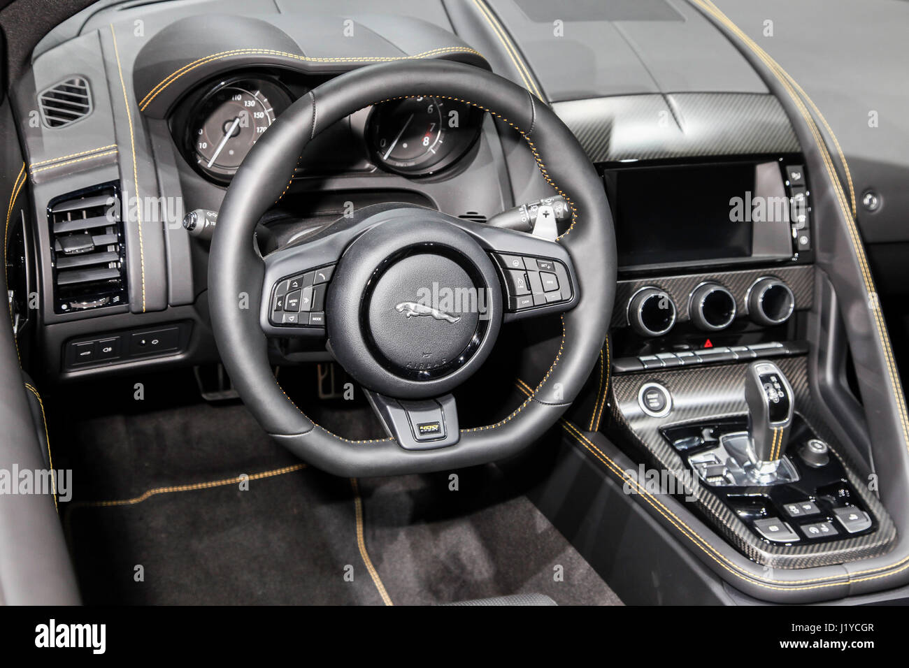 Jaguar F tipo 400 Sport Cabriolet mostrato al New York International Auto Show 2017, presso il Jacob Javits Center. Foto Stock