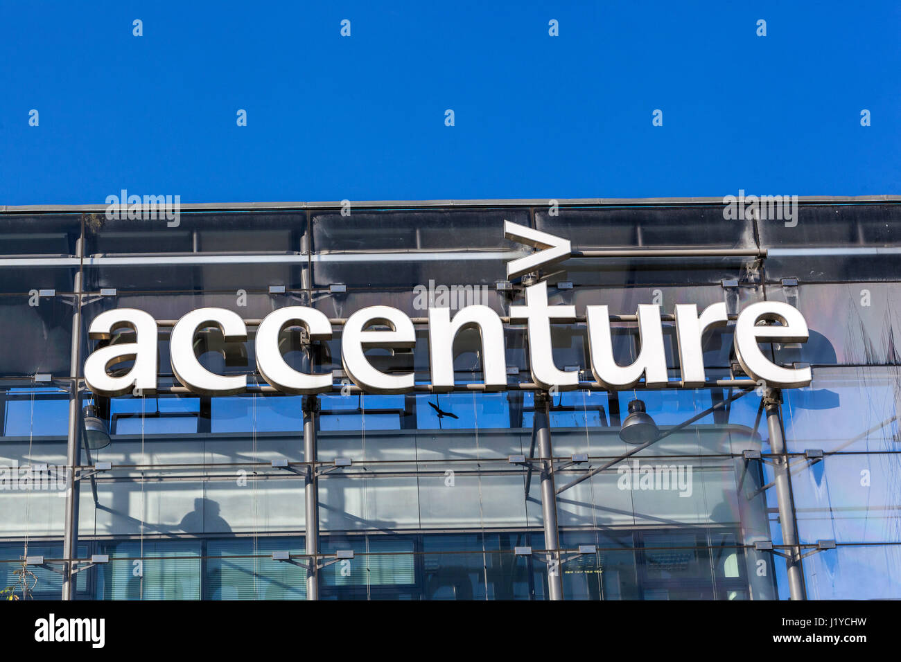 Accenture logo immagini e fotografie stock ad alta risoluzione - Alamy