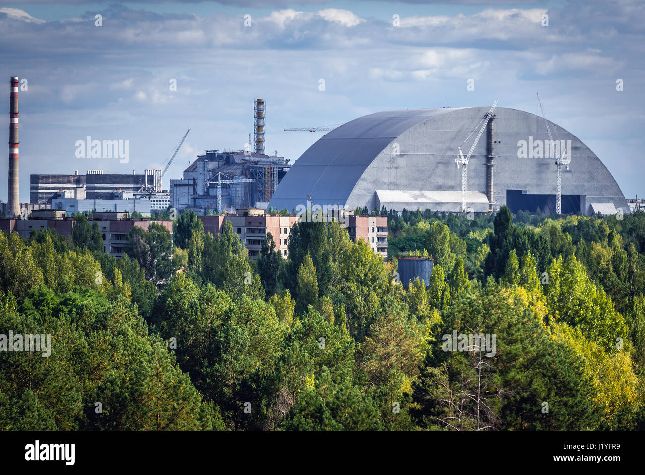 Chernobyl nuovo confinamento sicuro visto da Giove fabbrica nella centrale nucleare di Cernobyl la zona di alienazione in Ucraina Foto Stock