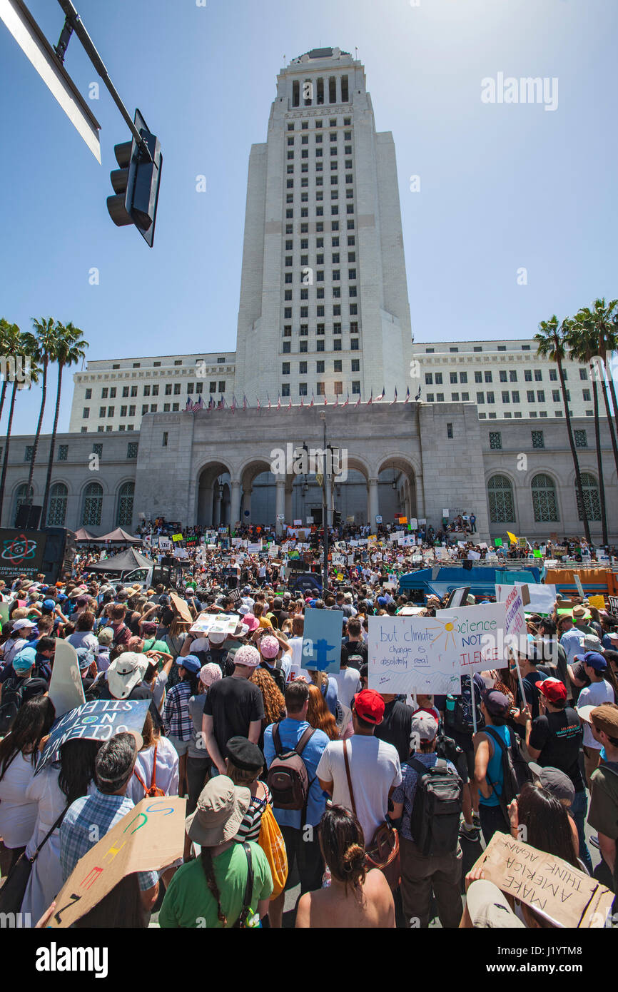 Los Angeles, Stati Uniti d'America. Il 22 aprile, 2017. Marzo per la scienza, il centro cittadino di Los Angeles, la Giornata della Terra, 22 Aprile 2017: credito cittadino del pianeta/Alamy Live News Foto Stock