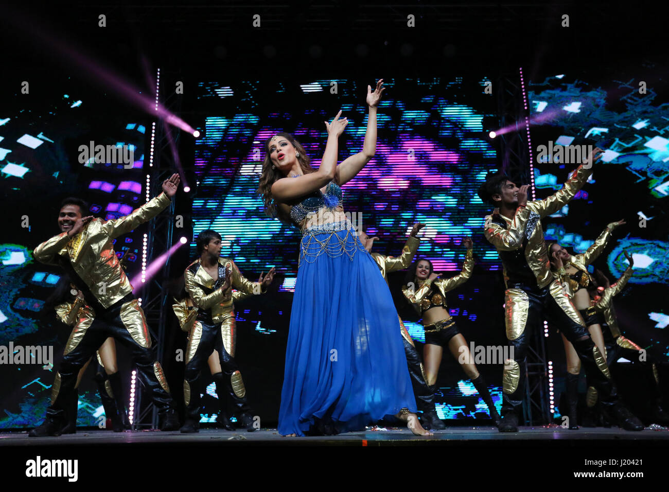 Sydney, NSW, Australia. 22 apr, 2017. Bollywood Superstar Bipasha Basu effettuando al Da-Bangg Tour presso la banca Qudos Arena Credito: Christopher Khoury/stampa Australiana/ZUMA filo/Alamy Live News Foto Stock