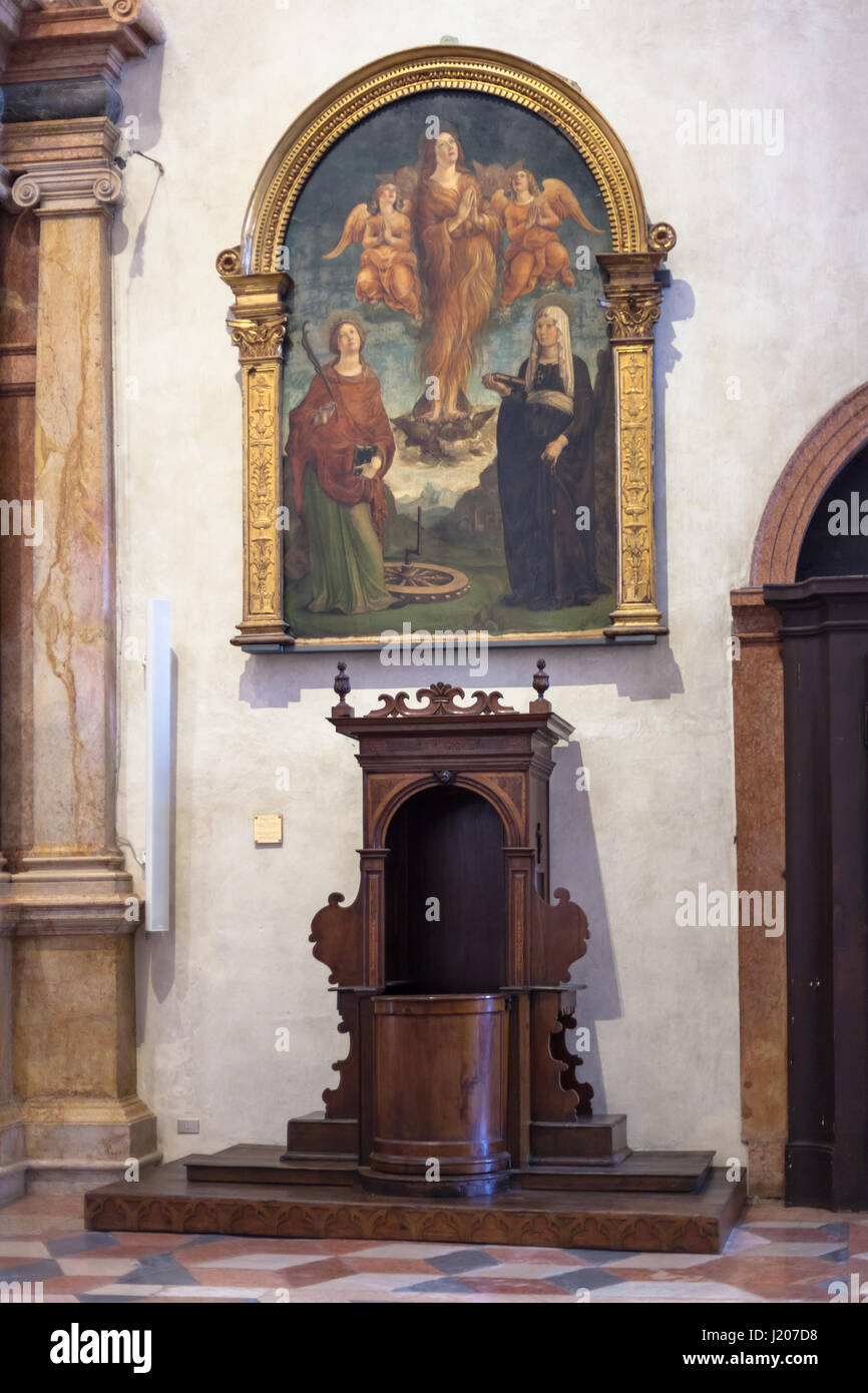 VERONA, Italia - 27 Marzo 2017: la decorazione della chiesa di Sant Anastasia nella città di Verona. Sant Anastasia è una chiesa dell'Ordine domenicano in Verona, Foto Stock