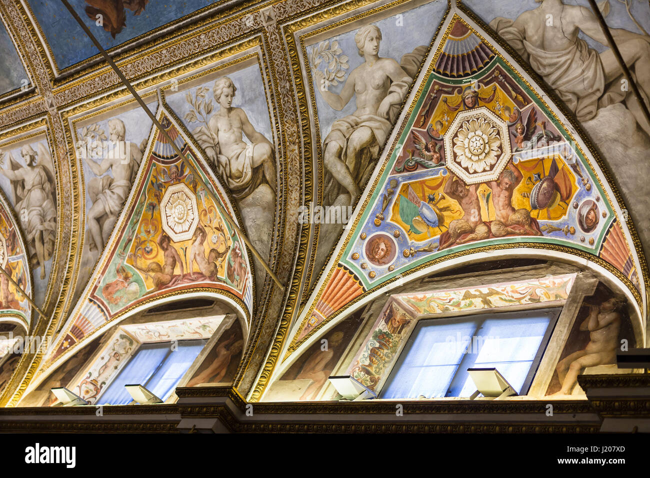 Mantova, Italia - 31 Marzo 2017: soffitto dipinti in Corte Vecchia del Palazzo Ducale museo nella città di Mantova. Palazzo Ducale vanta oltre 950 camere e Foto Stock