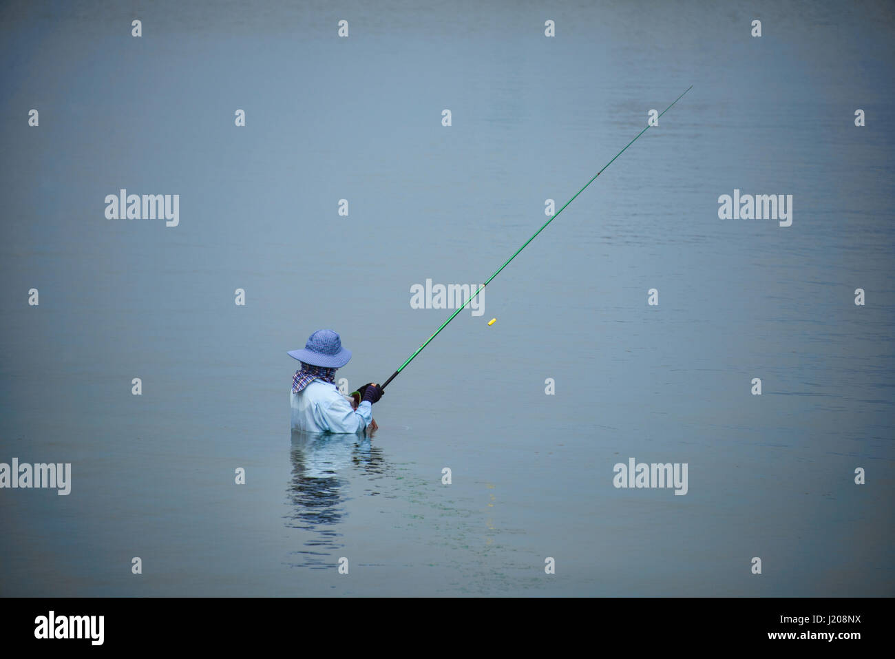 Fisherwomen nel Golfo di Thailandia, Prachuap Khiri Khan, Thailandia Foto Stock