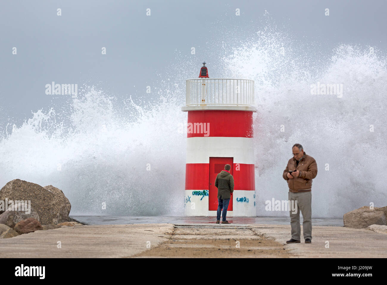 Faro di tempesta, la Porto de Abrigo da nazare, porta, Nazare, Oeste, Leiria Dist Foto Stock