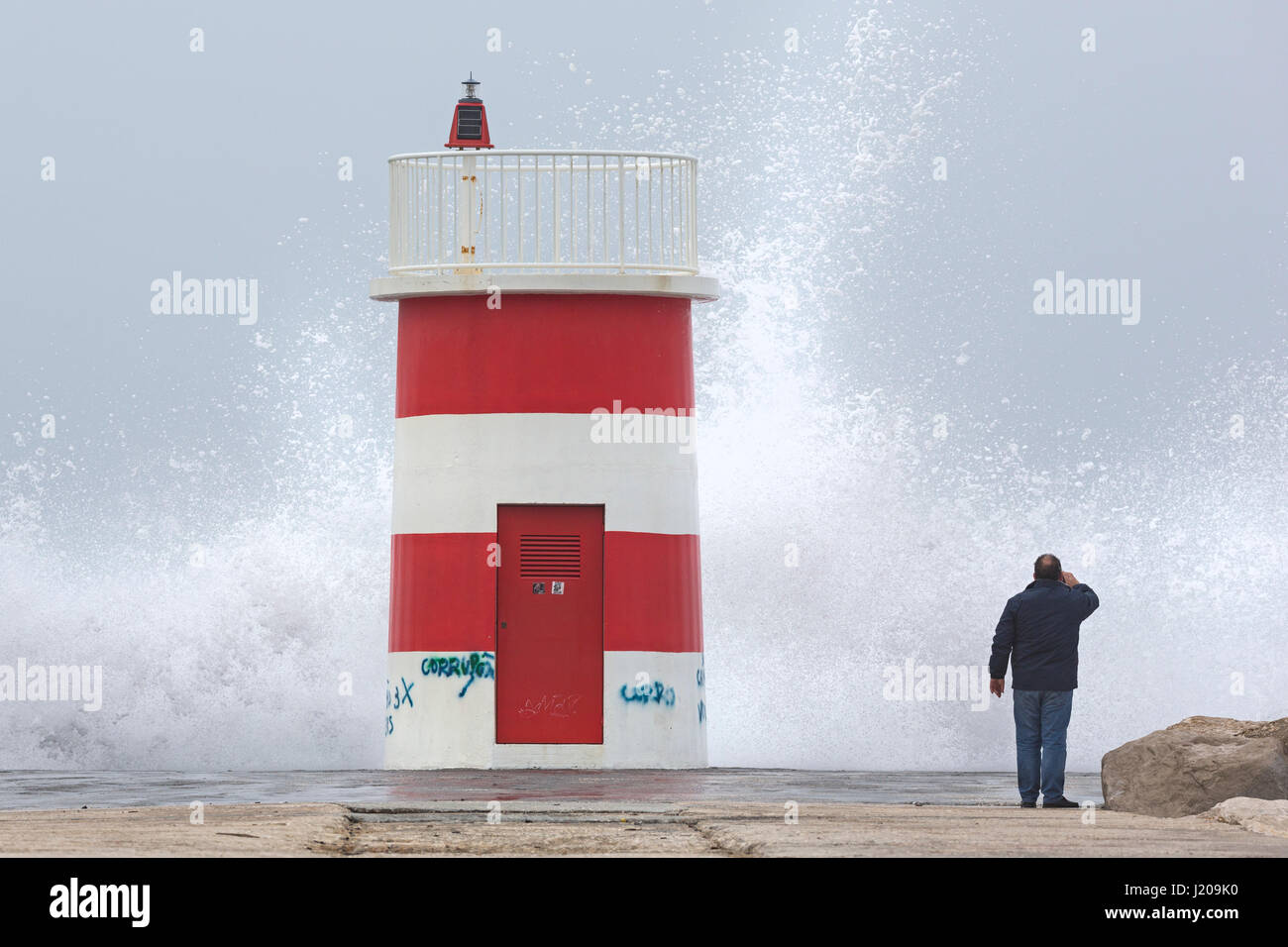 Faro di tempesta, la Porto de Abrigo da nazare, porta, Nazare, Oeste, Leiria Dist Foto Stock