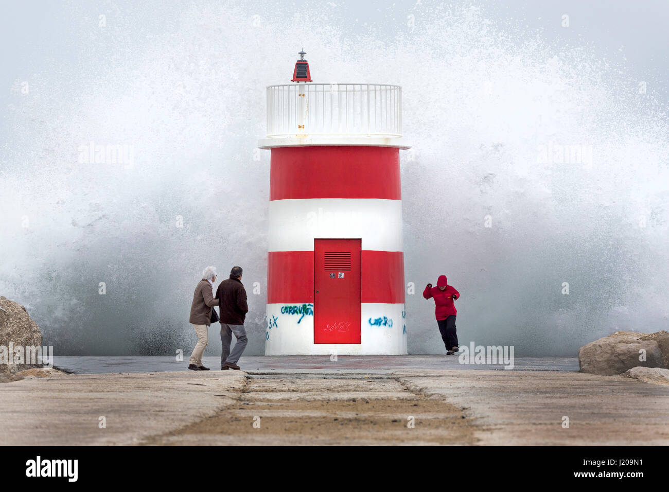 Faro di tempesta, la Porto de Abrigo da nazare, porta, Nazare, Oeste, Leiria Dist Foto Stock