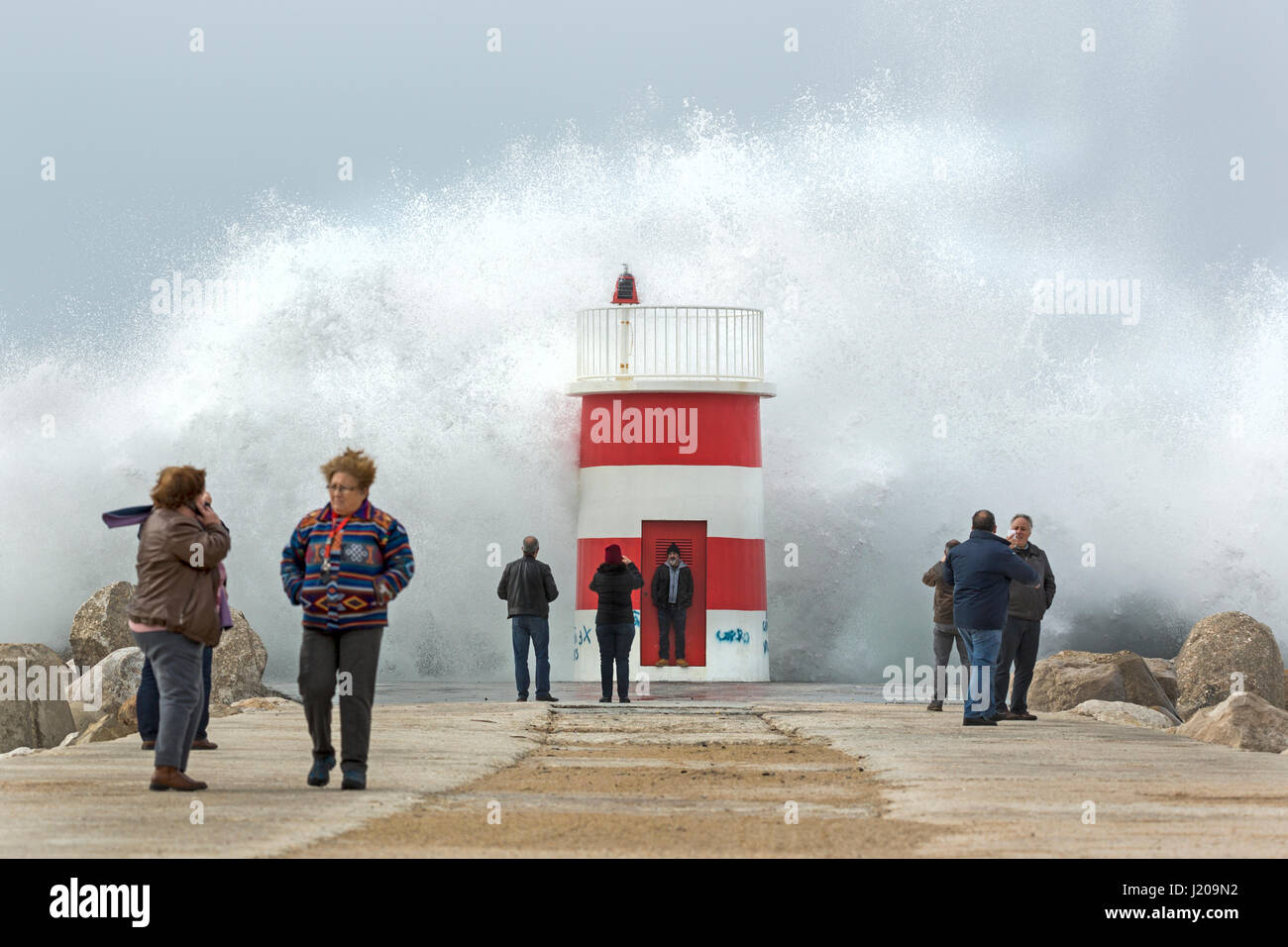 Faro di tempesta, la Porto de Abrigo da nazare, porta, Nazare, Oeste, Leiria Dist Foto Stock