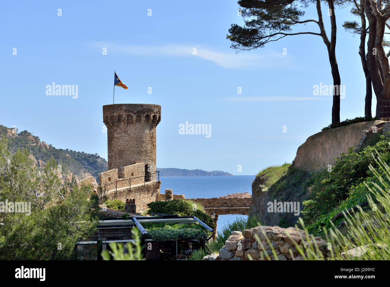 Torre di guardia della fortezza medievale a Tossa de Mar in Spagna, il 24 maggio 2016 Foto Stock