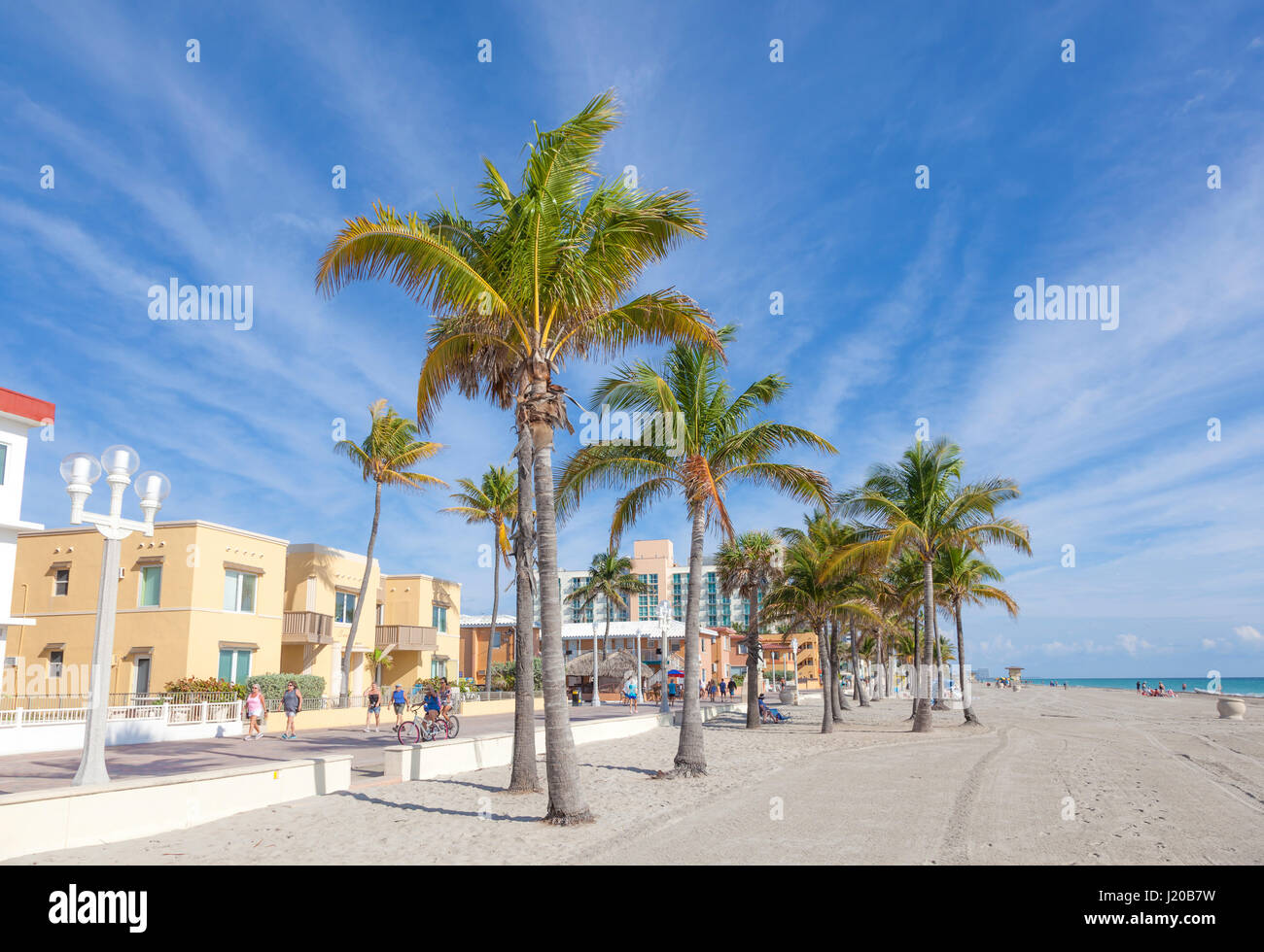 Hollywood Beach, FL, Stati Uniti d'America - 13 Marzo 2017: Hollywood Beach ampio a piedi in una giornata di sole in marzo. Florida, Stati Uniti Foto Stock