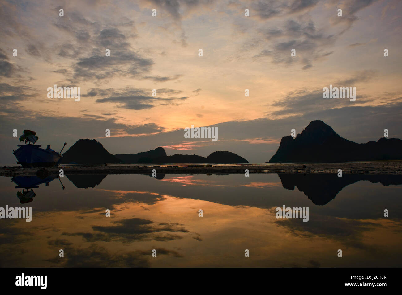 Sunrise nel Golfo di Thailandia, Prachuap Khiri Khan, Thailandia Foto Stock