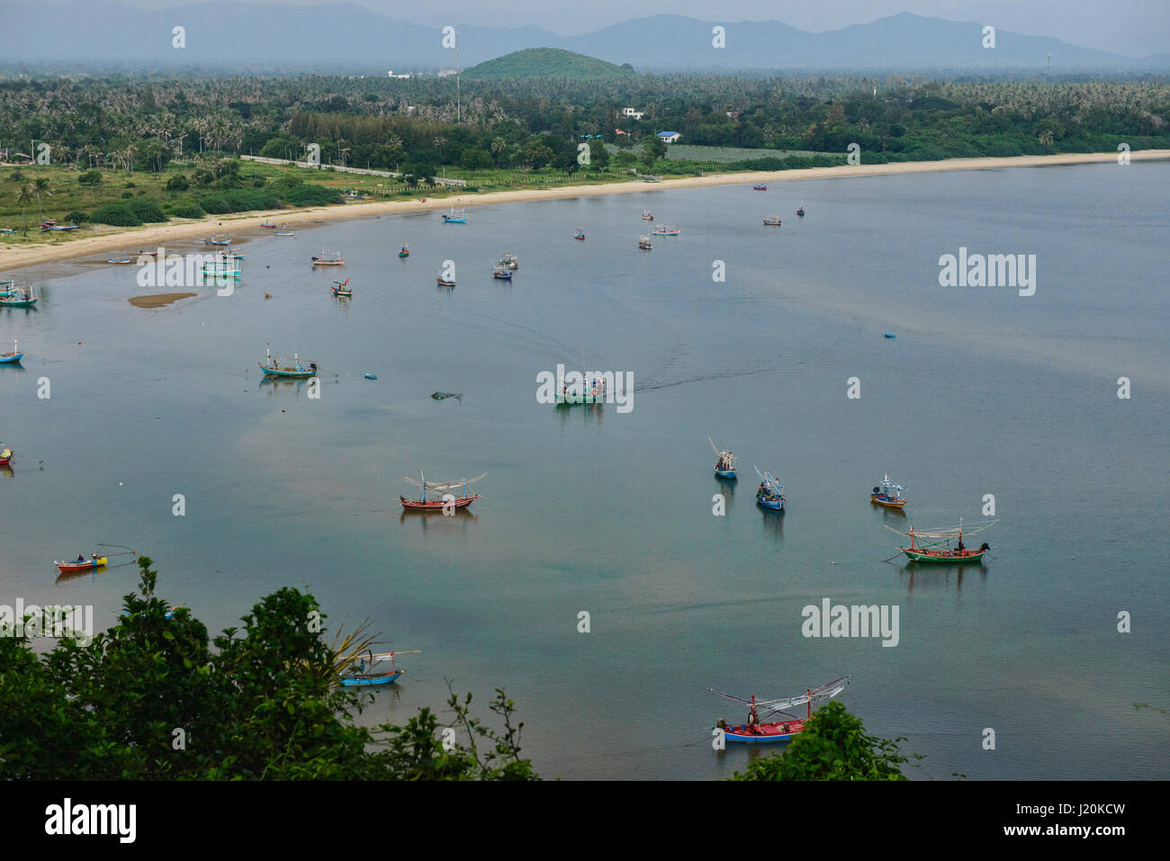 Villaggio di Pescatori in Ao Noi pier, Prachuap Khiri Khan, Thailandia Foto Stock
