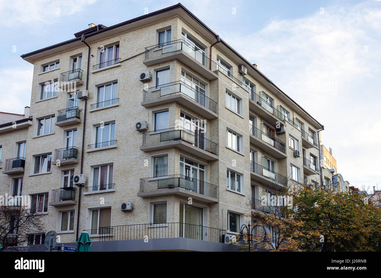 Buildins tradizionale sul Boulevard Vitosha, Vitoshka - la principale strada commerciale del centro di Sofia, Bulgaria Foto Stock