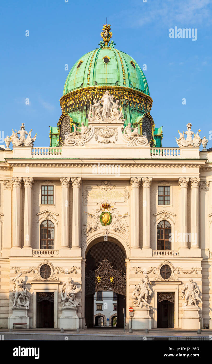 Österreich, Wien, Michaelerplatz, Hofburg, Alte Hofburg, Michaelertor, Kuppel Foto Stock