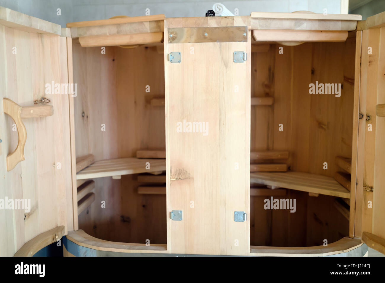 Canna di cedro sauna nuova forma di trattamento terapeutico Foto Stock