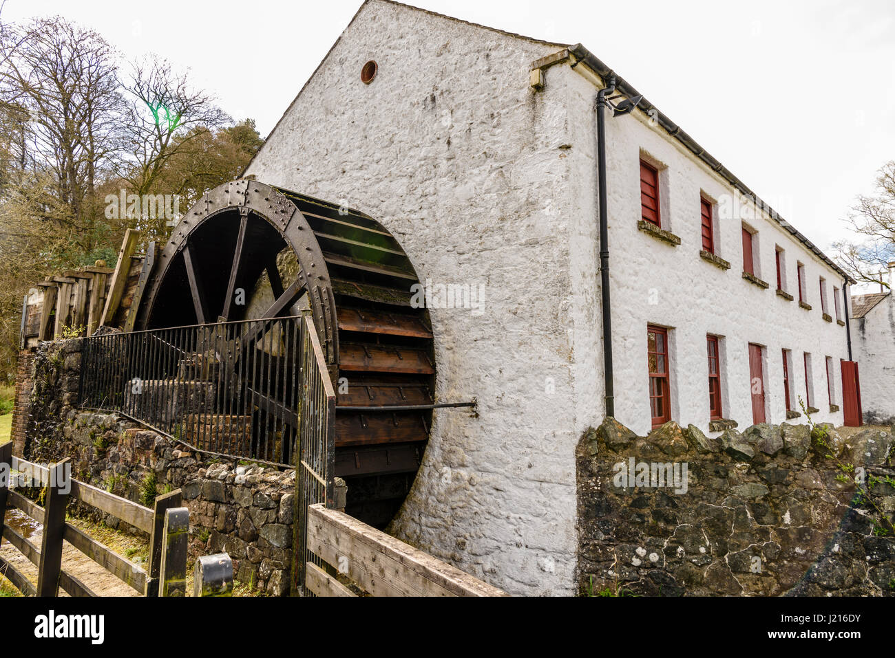 Waterwheel a Wellbrook Beetling Mill, Cookstown, Irlanda del Nord Foto Stock