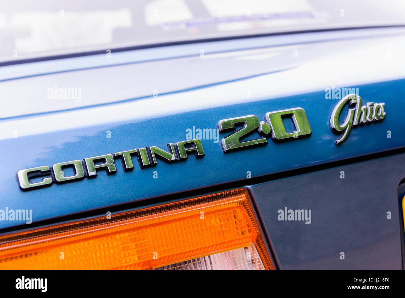 Monogramma posteriore di un blu Ford Cortina Mark V 2.0 Ghia (1979-1982) Foto Stock