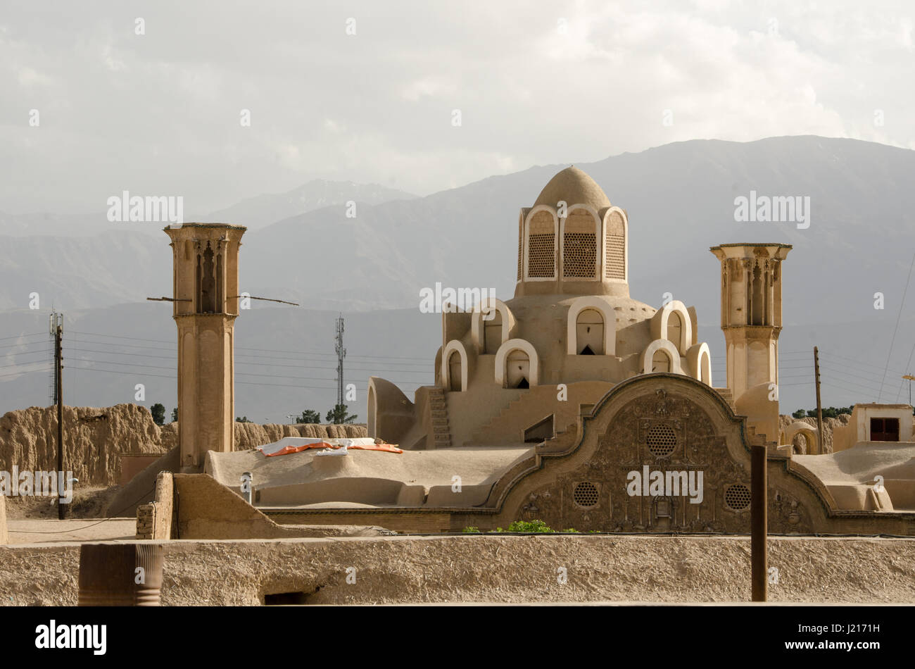 Raccoglitori per vento (tradizionale Persiano elemento architettonico per creare una ventilazione naturale negli edifici) di Borujerdi storica casa a Kashan, Iran. Foto Stock