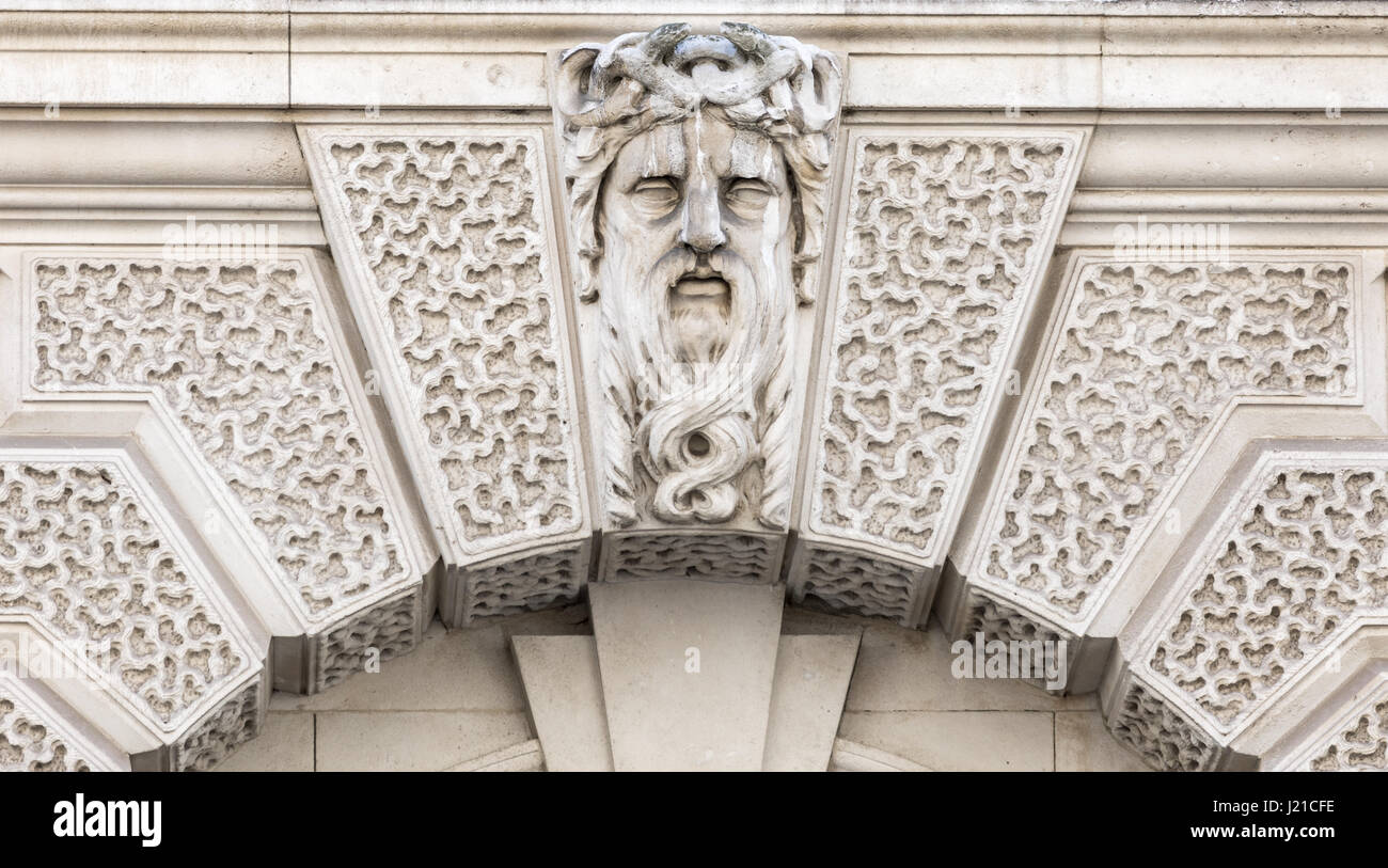 Elemento architettonico sulla facciata di un edificio a Londra Inghilterra, Regno Unito Foto Stock