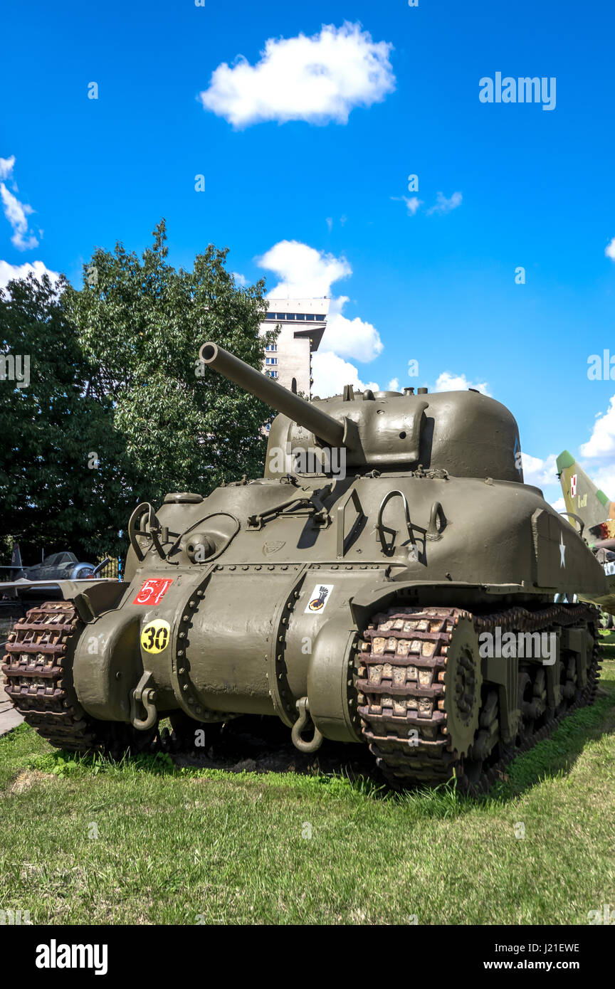 American M4 Sherman serbatoio medio di fronte al Museo dell'Esercito Polacco - Varsavia, Polonia Foto Stock