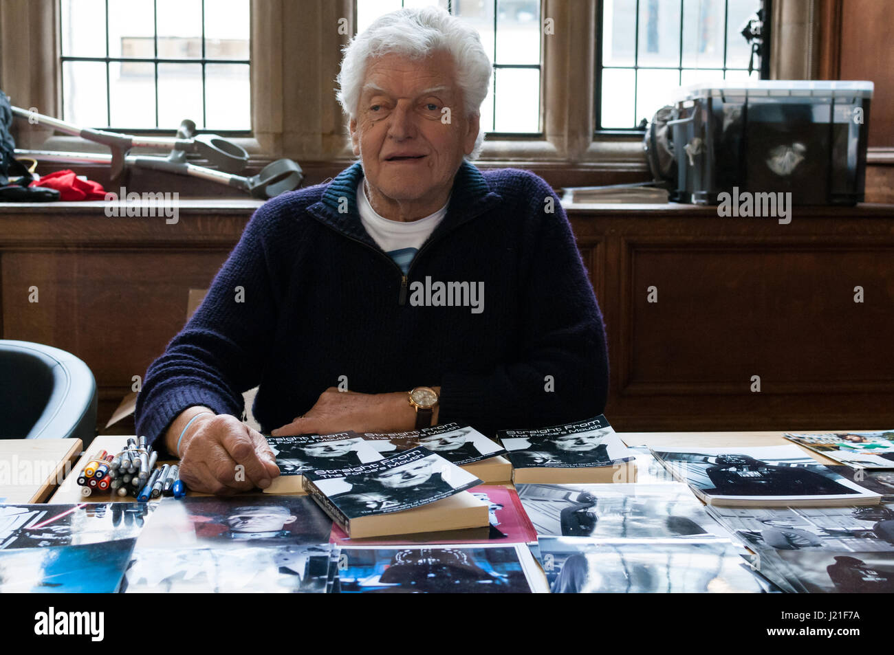 Dave Prowse MBE al 2 ° OxCon comic con in Oxford. Credito: Stanislav Halcin/Alamy Live News Foto Stock