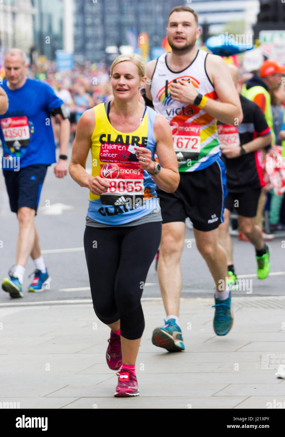 St James park, london, Regno Unito. 23 apr, 2017. migliaia di prendere parte alla trentasettesima maratona di Londra credito: Alan fraser/alamy live news Foto Stock