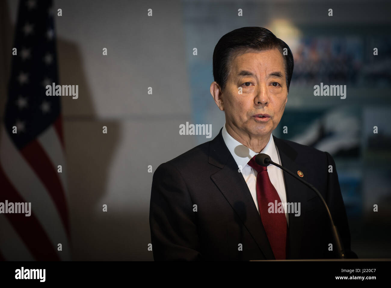 Nazionale Coreano il Ministro della Difesa di Han Min-goo parla durante una conferenza stampa presso il Ministero della Difesa Nazionale il 3 febbraio 2017 a Seul, in Corea del Sud. (Foto di ambra I. Smith/DoD via Planetpix) Foto Stock