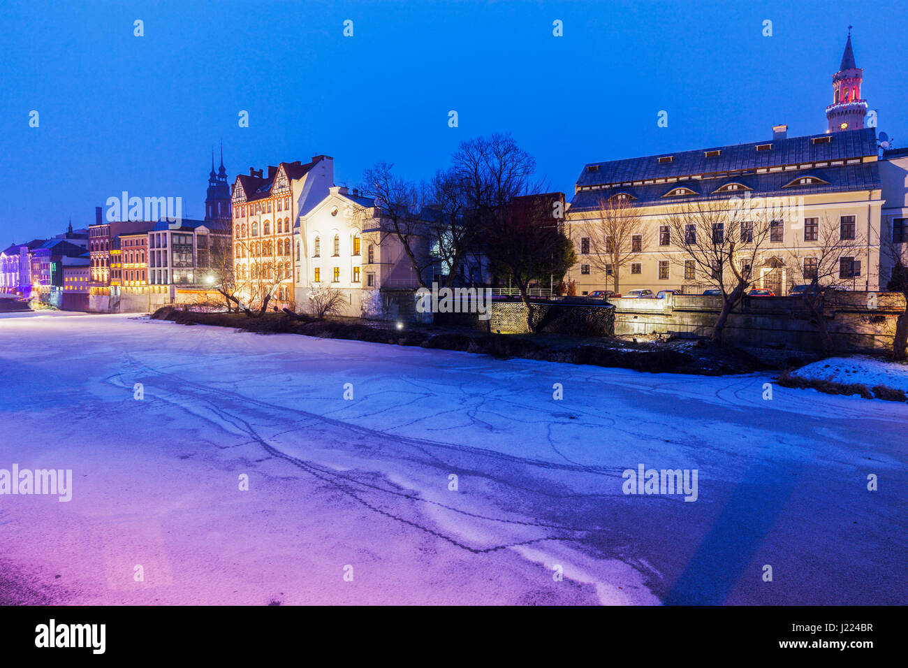 Città vecchia di Opole attraverso il fiume Oder. Opole, Opolskie, Polonia. Foto Stock