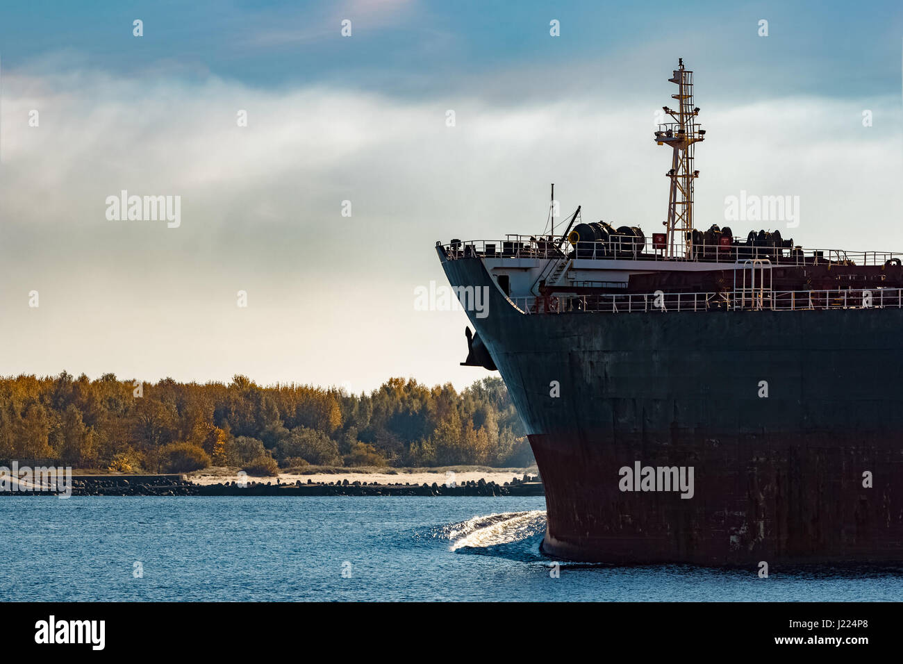 Nero nave da carico l'arco di immissione Riga, Europa Foto Stock
