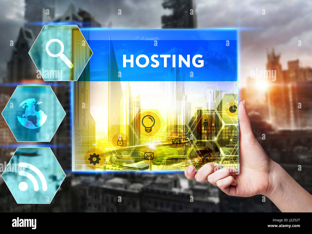 Tecnologia, internet, business e marketing. Giovane donna di affari di parola di scrittura: Hosting Foto Stock