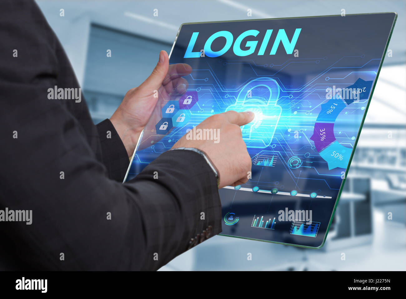 Business, tecnologia Internet e il concetto di rete. Business man lavorando sulla tavoletta del futuro, selezionare sul display virtuale: Login Foto Stock