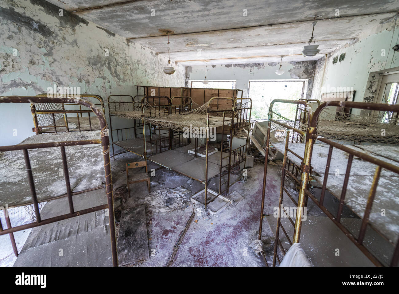 Interno del 'Cheburashka' asilo n. 10 nel pripjat città fantasma, la centrale nucleare di Cernobyl la zona di alienazione in Ucraina Foto Stock