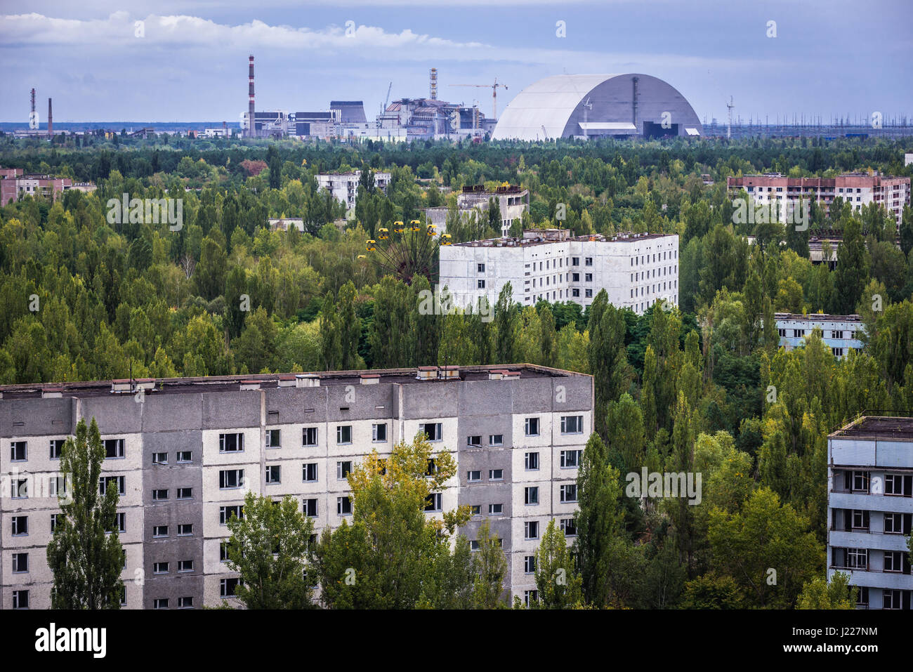 Vista aerea del pripjat città fantasma, Ucraina. Visualizzare con il nuovo confinamento sicuro della centrale nucleare di Cernobyl Foto Stock