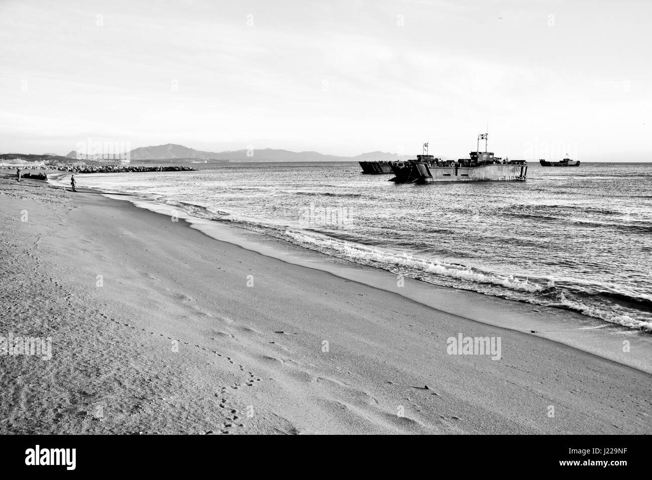 Royal Marines amphibious gli sbarchi a est della spiaggia di Gibilterra. Fotografo Stefano Ignacio a Eastern Beach, Gibilterra. La fotografia in bianco e nero Foto Stock