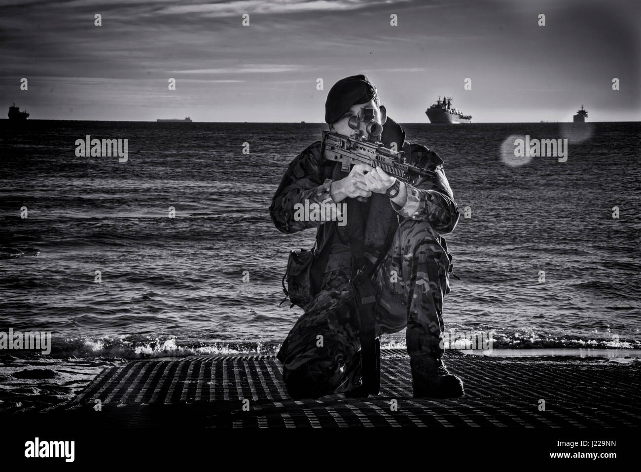 Royal Marines amphibious gli sbarchi a est della spiaggia di Gibilterra. Fotografo Stefano Ignacio a Eastern Beach, Gibilterra. La fotografia in bianco e nero Foto Stock