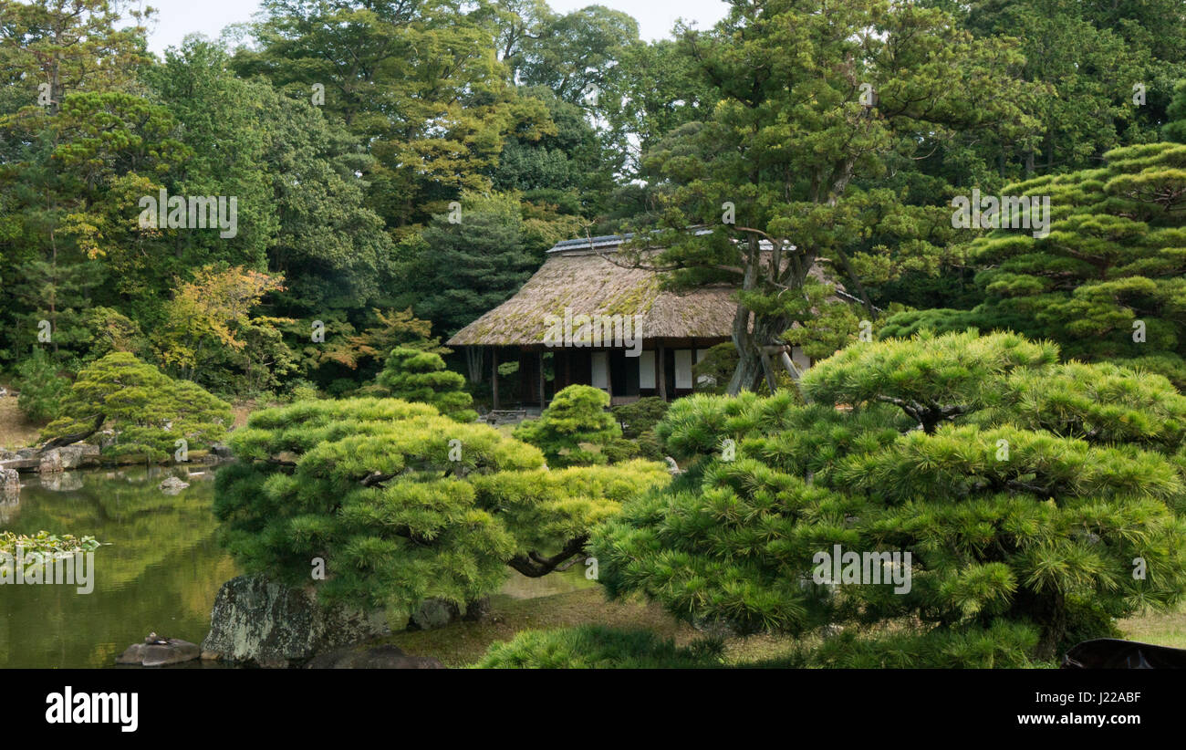 Completato nel 1645 come residenza per i membri della famiglia imperiale, Katsura Villa è uno dei più raffinati esempi di architettura giapponese e garden design. Foto Stock